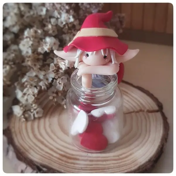 foto de un duende en tonos rojos